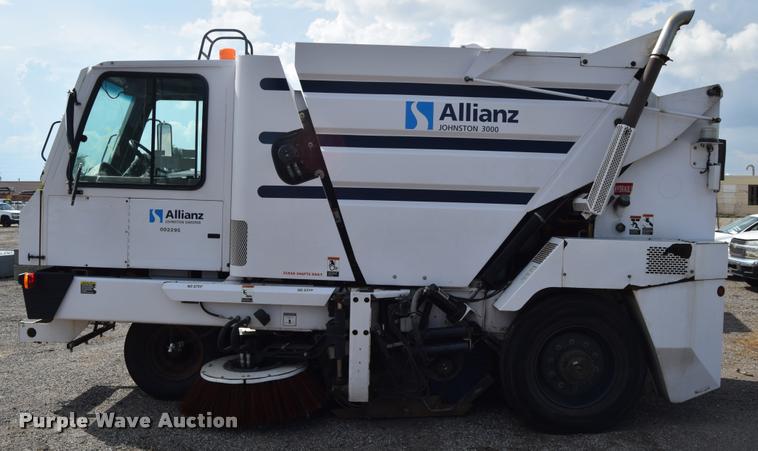 image for item L2534 2010 Allianz Johnston 3000 street sweeper