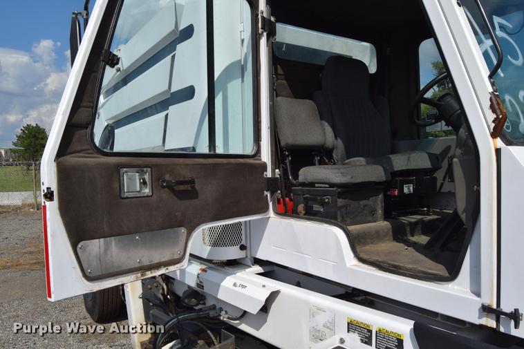 image for item L2534 2010 Allianz Johnston 3000 street sweeper