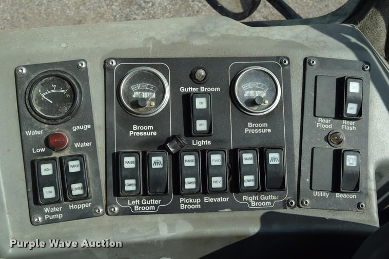 image for item L2534 2010 Allianz Johnston 3000 street sweeper