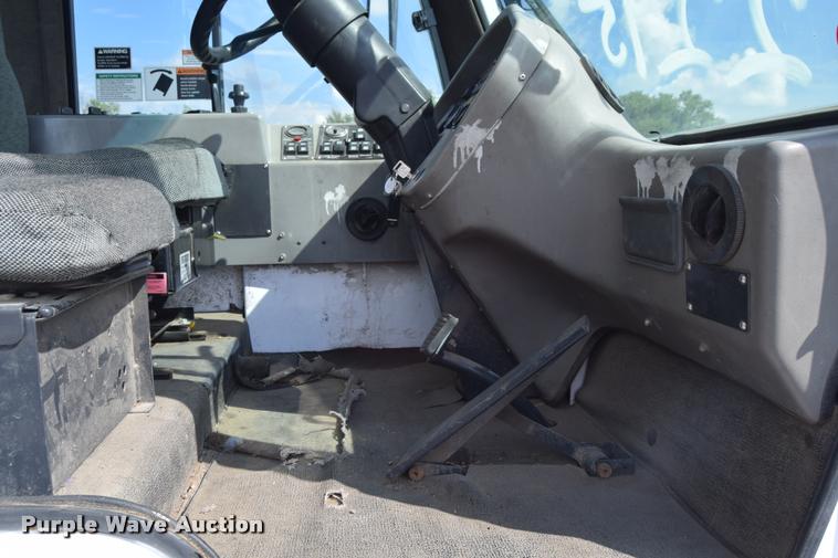 image for item L2534 2010 Allianz Johnston 3000 street sweeper