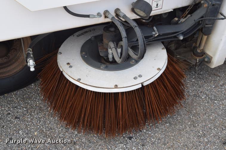 image for item L2534 2010 Allianz Johnston 3000 street sweeper