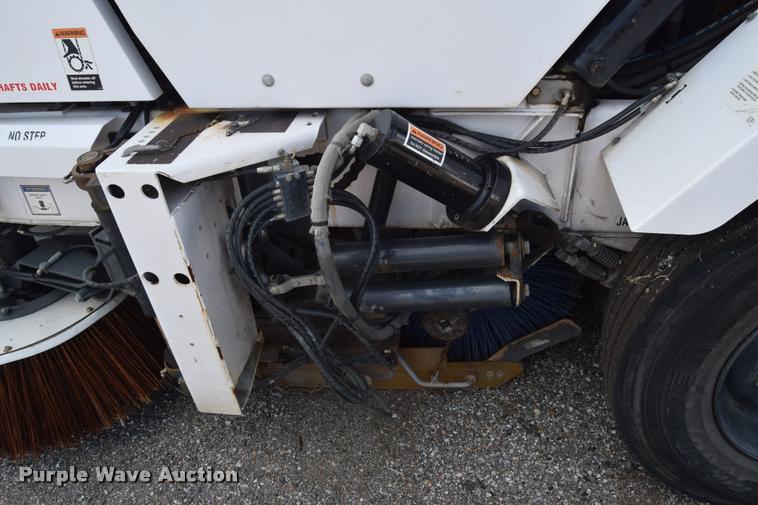 image for item L2534 2010 Allianz Johnston 3000 street sweeper