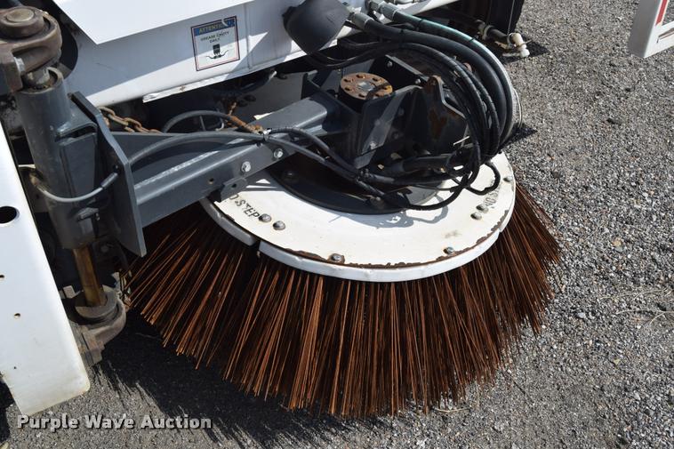 image for item L2534 2010 Allianz Johnston 3000 street sweeper