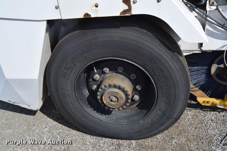 image for item L2534 2010 Allianz Johnston 3000 street sweeper