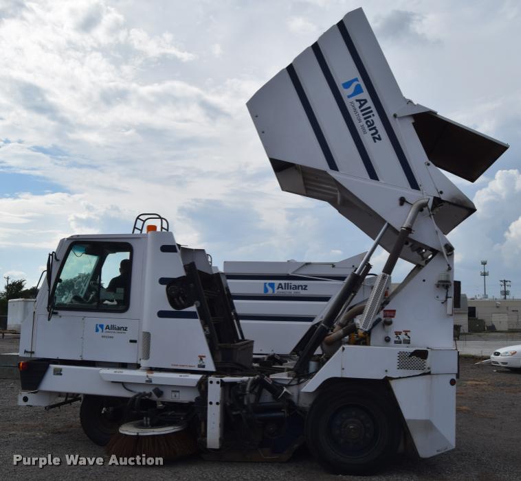 image for item L2534 2010 Allianz Johnston 3000 street sweeper