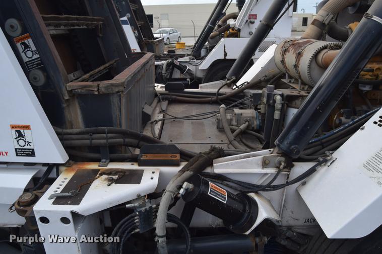 image for item L2534 2010 Allianz Johnston 3000 street sweeper