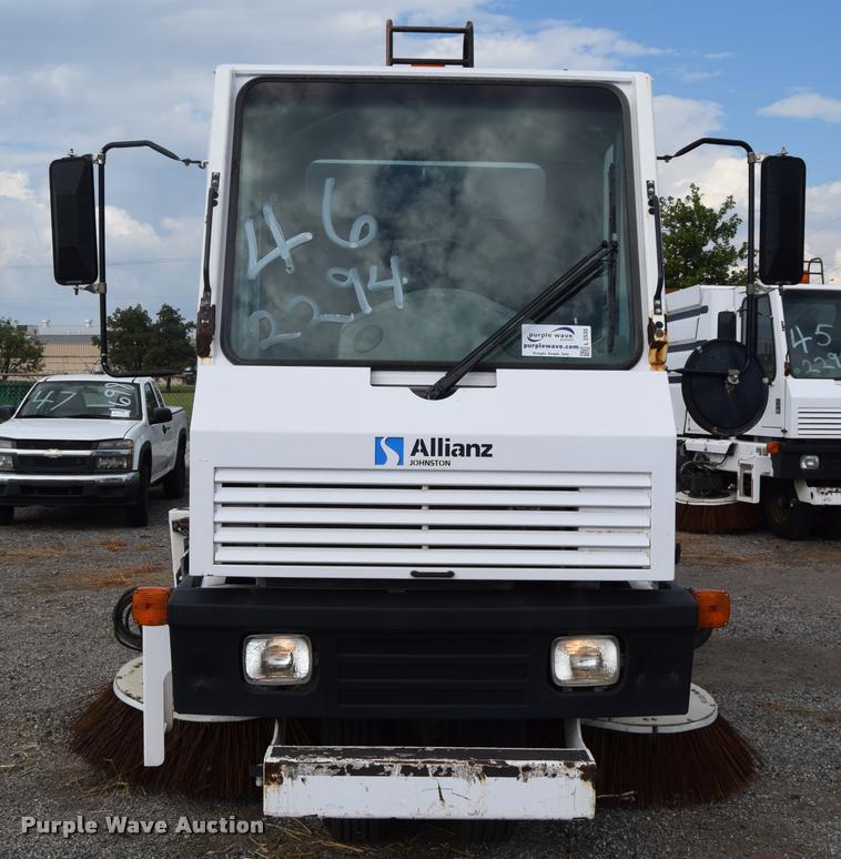 image for item L2535 2010 Allianz Johnston 3000 street sweeper