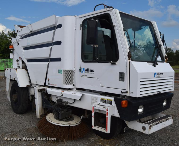 image for item L2535 2010 Allianz Johnston 3000 street sweeper