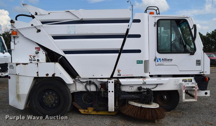 image for item L2535 2010 Allianz Johnston 3000 street sweeper