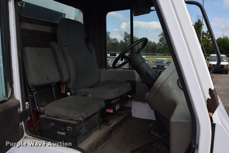 image for item L2535 2010 Allianz Johnston 3000 street sweeper