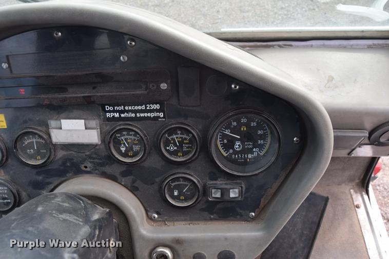 image for item L2535 2010 Allianz Johnston 3000 street sweeper