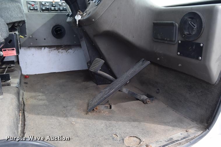 image for item L2535 2010 Allianz Johnston 3000 street sweeper