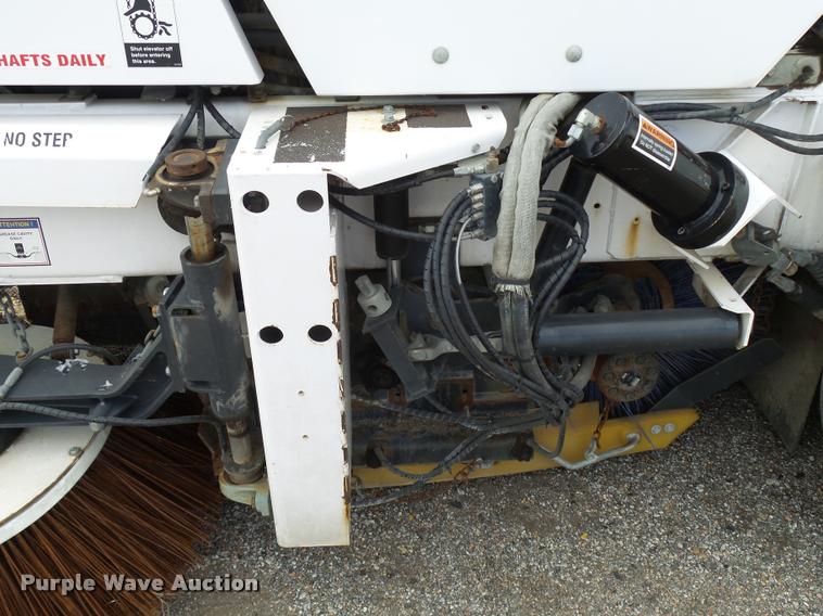 image for item L2535 2010 Allianz Johnston 3000 street sweeper