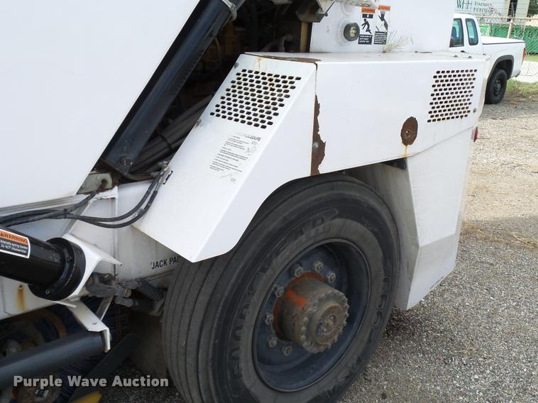 image for item L2535 2010 Allianz Johnston 3000 street sweeper