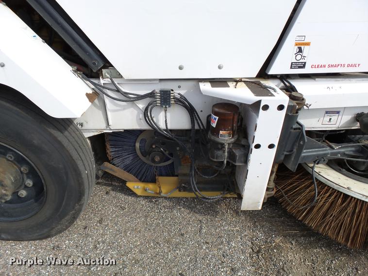 image for item L2535 2010 Allianz Johnston 3000 street sweeper