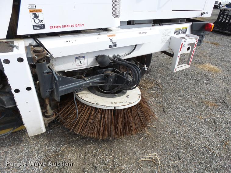 image for item L2535 2010 Allianz Johnston 3000 street sweeper