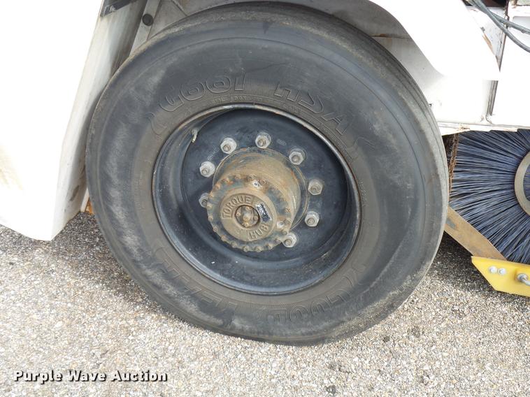 image for item L2535 2010 Allianz Johnston 3000 street sweeper