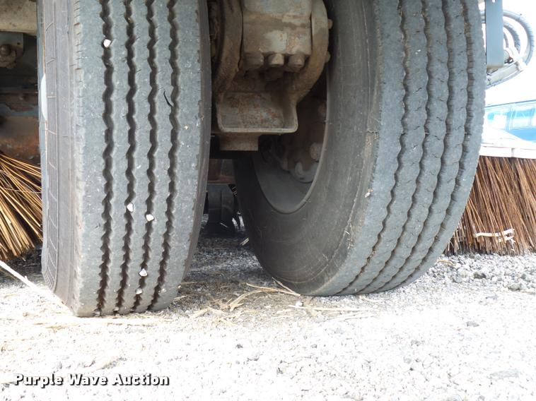 image for item L2535 2010 Allianz Johnston 3000 street sweeper