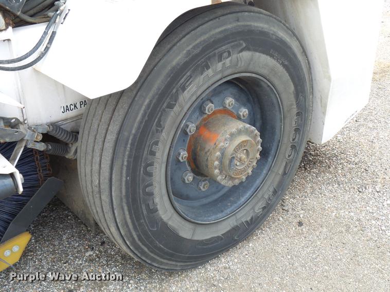 image for item L2535 2010 Allianz Johnston 3000 street sweeper