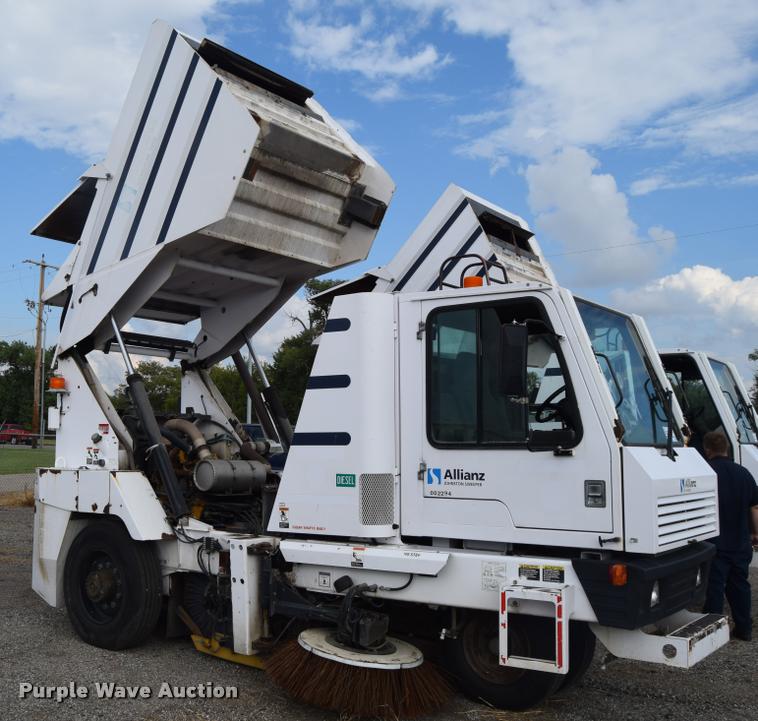 image for item L2535 2010 Allianz Johnston 3000 street sweeper