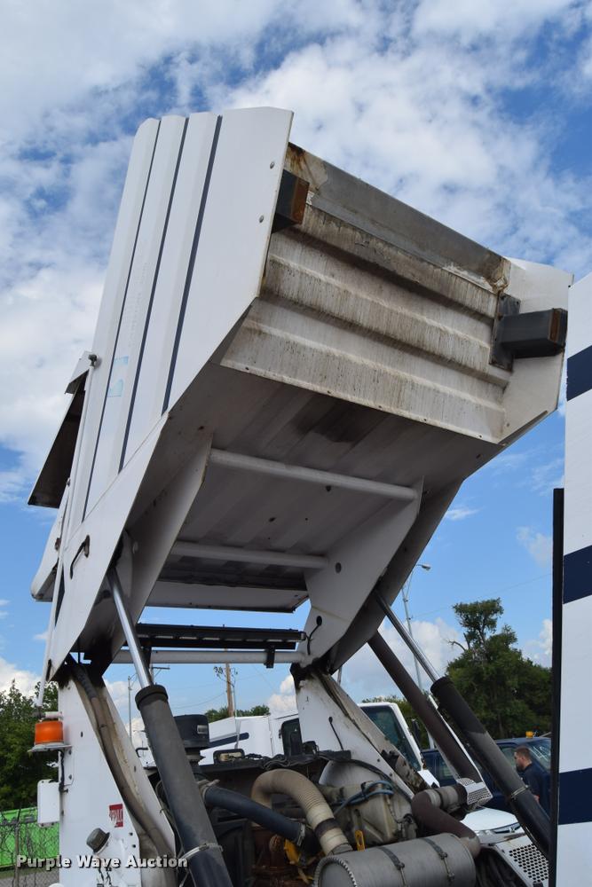 image for item L2535 2010 Allianz Johnston 3000 street sweeper