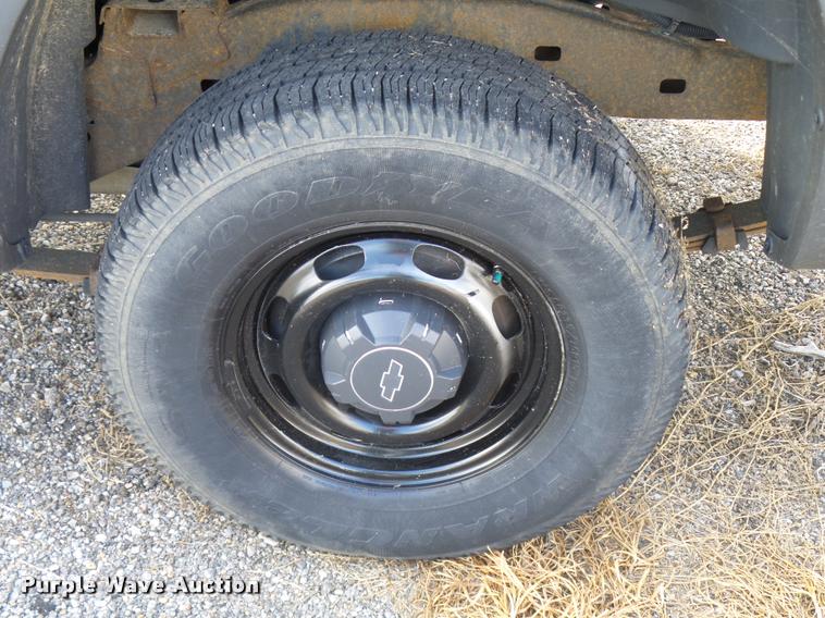 image for item L2536 2008 Chevrolet Colorado Ext. Cab pickup truck