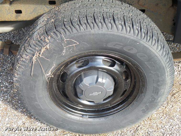 image for item L2536 2008 Chevrolet Colorado Ext. Cab pickup truck