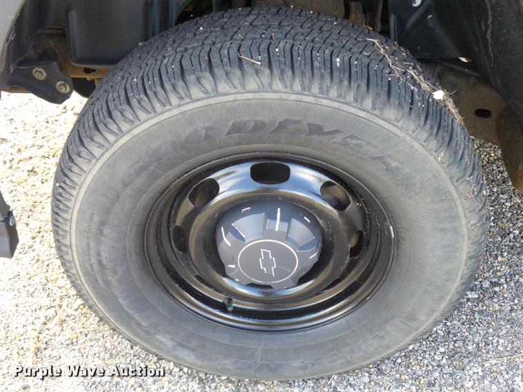 image for item L2536 2008 Chevrolet Colorado Ext. Cab pickup truck