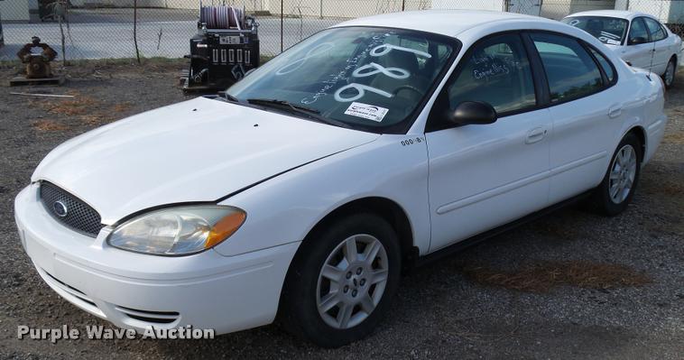 image for item L2537 2006 Ford Taurus SE