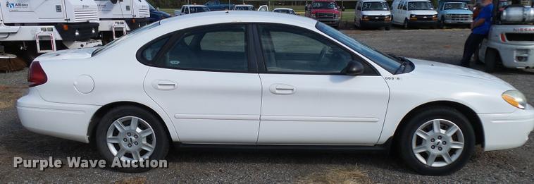 image for item L2537 2006 Ford Taurus SE