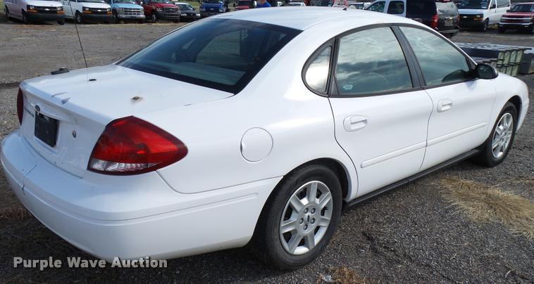 image for item L2537 2006 Ford Taurus SE