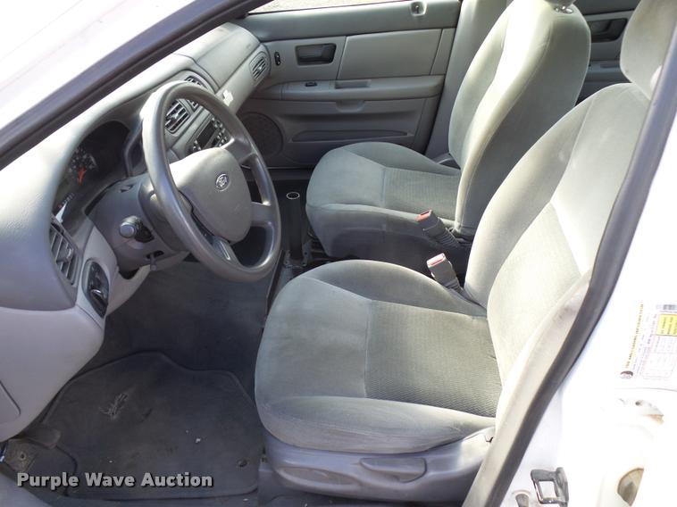 image for item L2537 2006 Ford Taurus SE