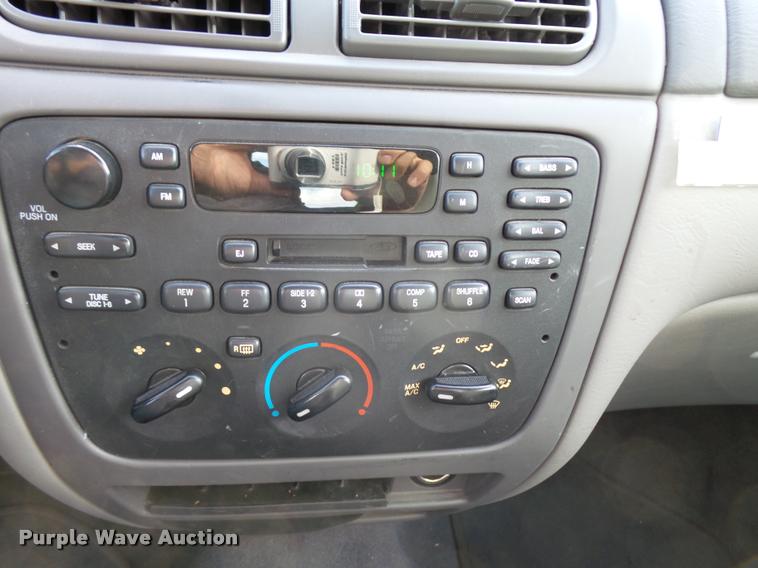 image for item L2537 2006 Ford Taurus SE