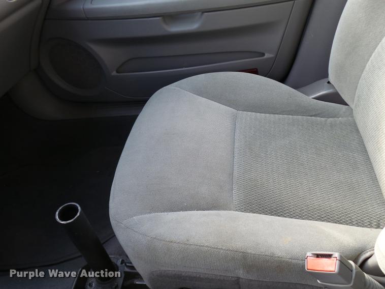 image for item L2537 2006 Ford Taurus SE