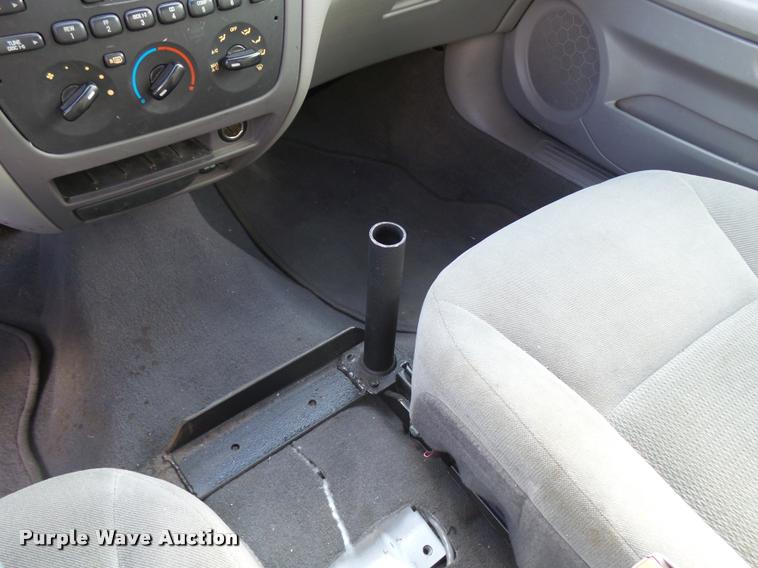 image for item L2537 2006 Ford Taurus SE