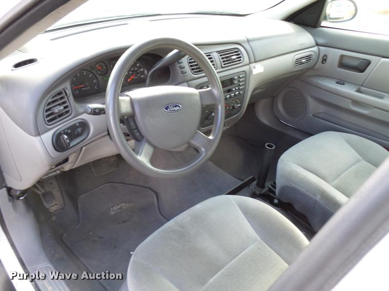 image for item L2537 2006 Ford Taurus SE