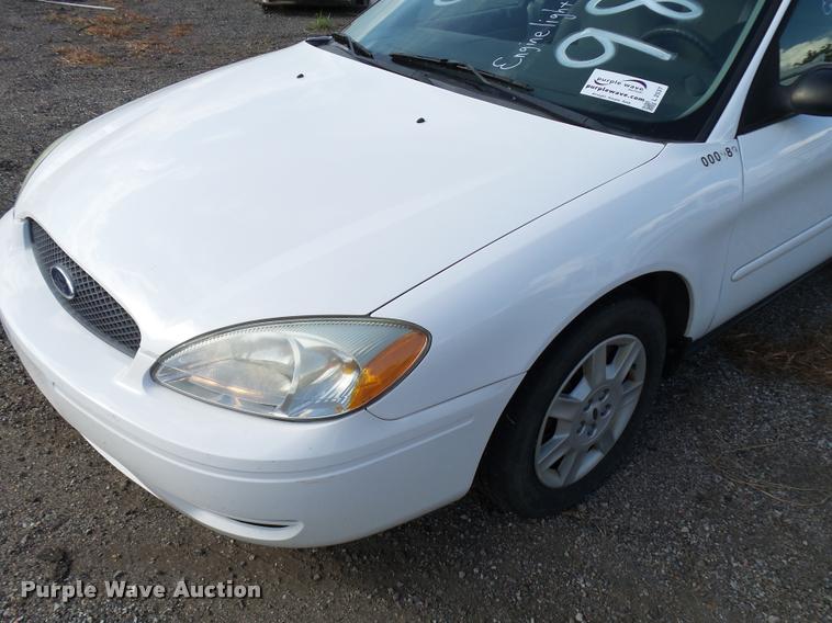 image for item L2537 2006 Ford Taurus SE