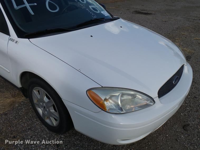 image for item L2537 2006 Ford Taurus SE