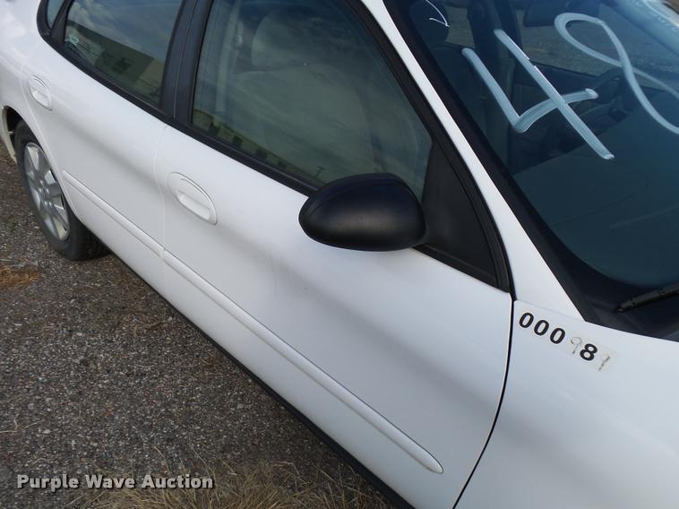 image for item L2537 2006 Ford Taurus SE