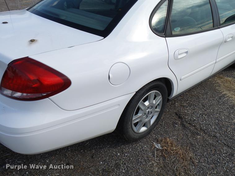 image for item L2537 2006 Ford Taurus SE