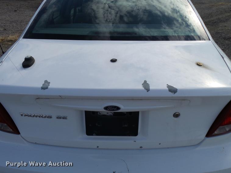 image for item L2537 2006 Ford Taurus SE