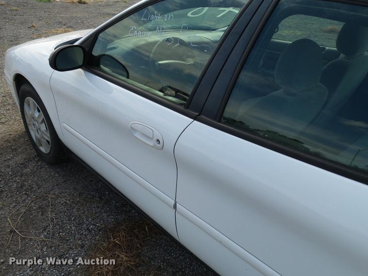 image for item L2537 2006 Ford Taurus SE