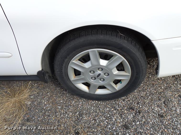 image for item L2537 2006 Ford Taurus SE