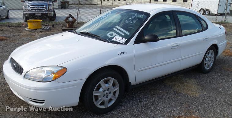 image for item L2538 2006 Ford Taurus SE