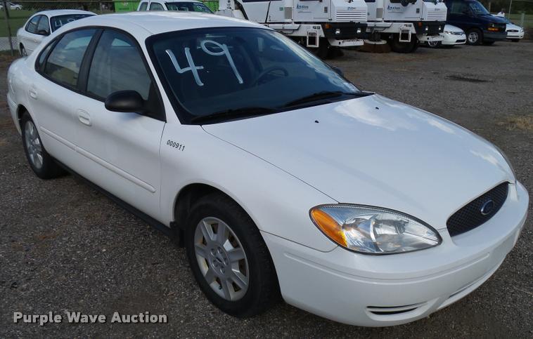 image for item L2538 2006 Ford Taurus SE