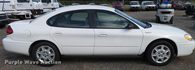 image for item L2538 2006 Ford Taurus SE
