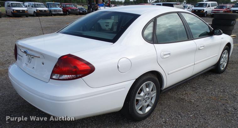 image for item L2538 2006 Ford Taurus SE