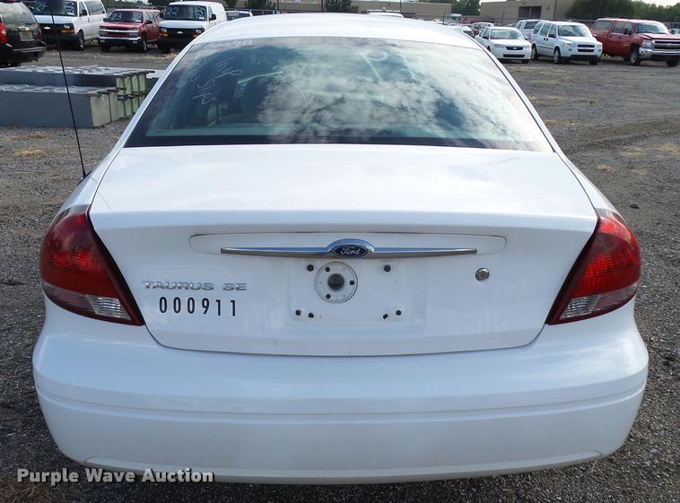 image for item L2538 2006 Ford Taurus SE
