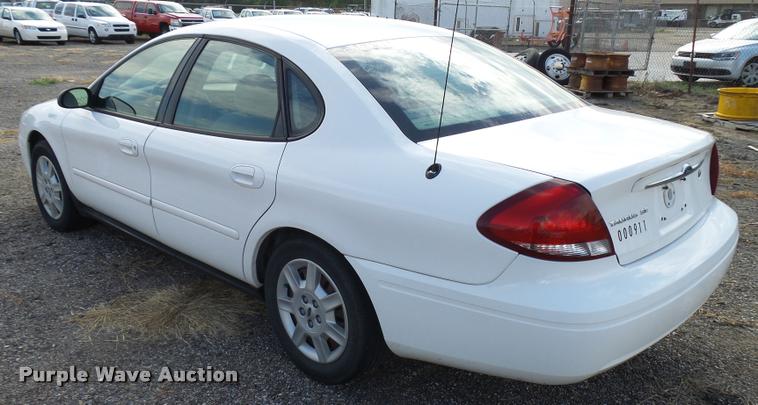 image for item L2538 2006 Ford Taurus SE