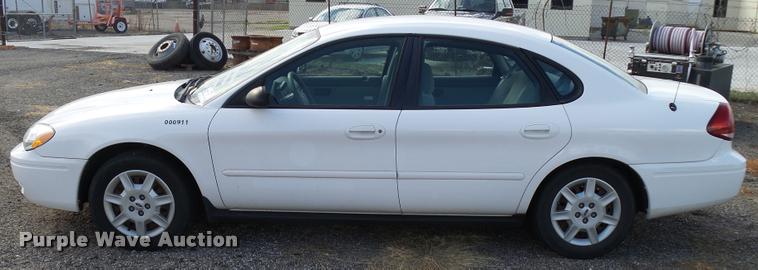 image for item L2538 2006 Ford Taurus SE